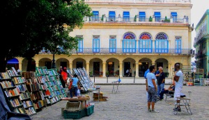 Feria de libros en la Plaza de Armas / by PIN